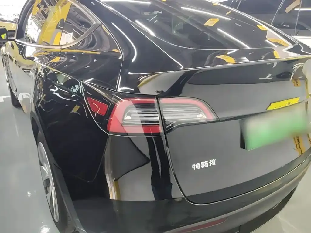 Tesla Model Y — фото 9