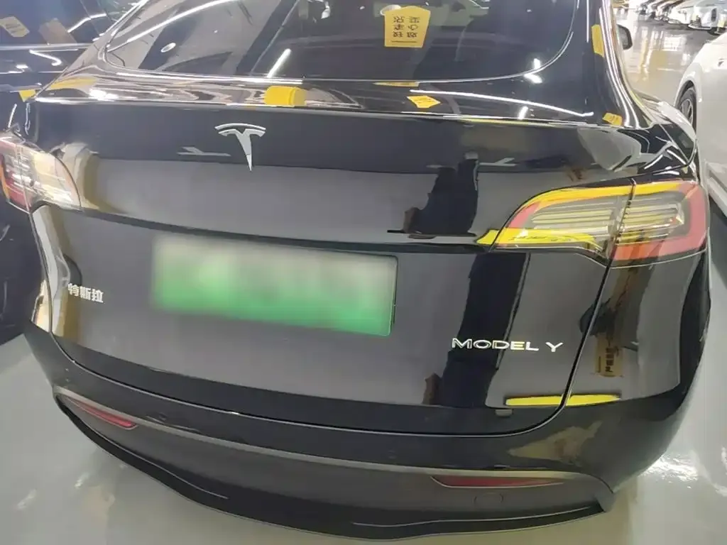 Tesla Model Y — фото 8