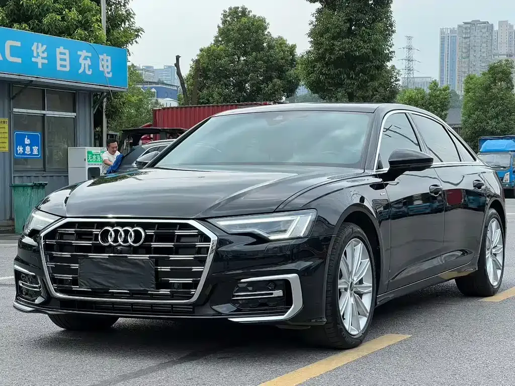 Audi A6L — фото 1