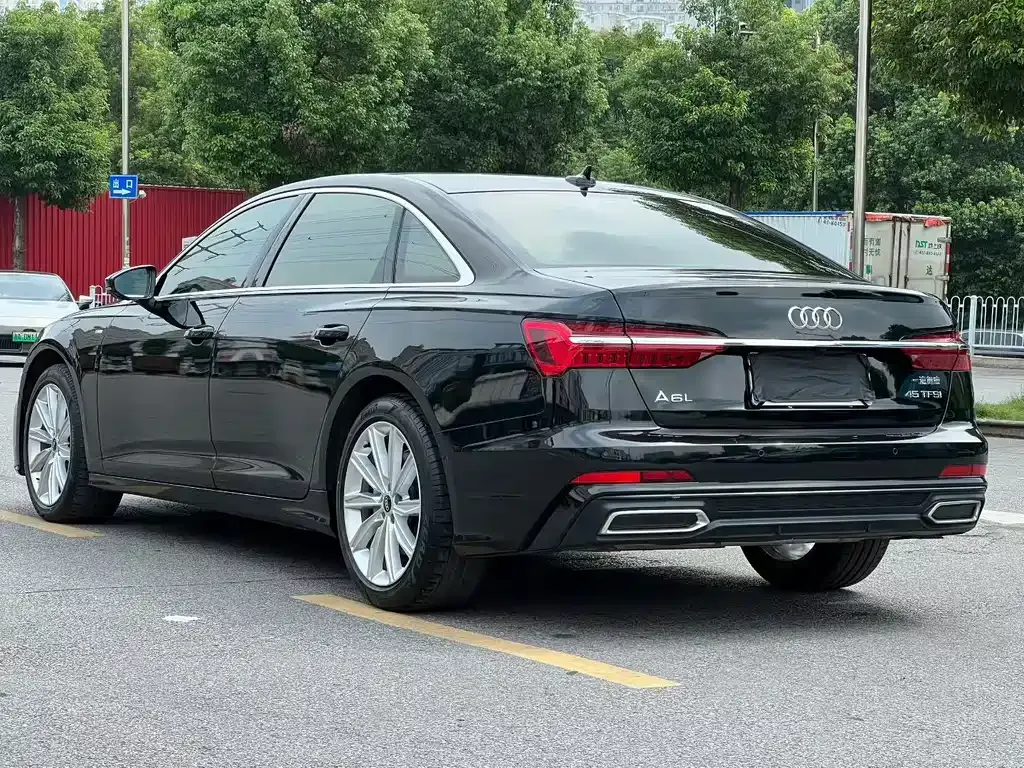 Audi A6L — фото 8