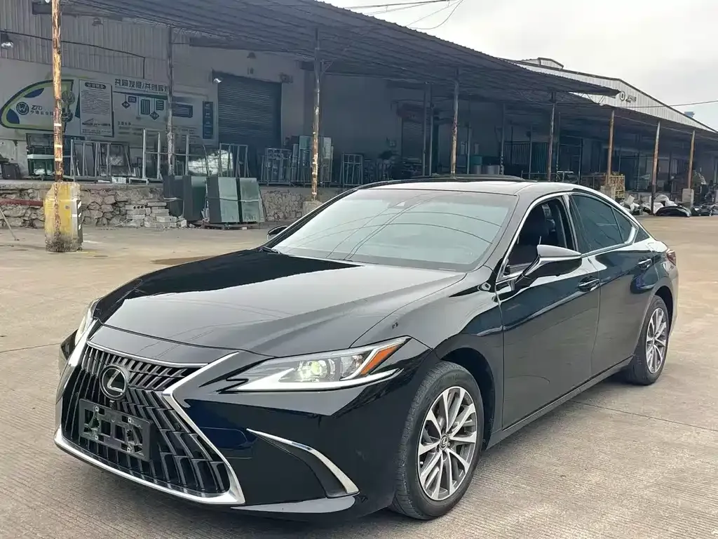 Lexus ES — фото 1