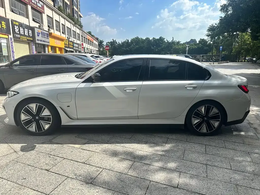 BMW i3 — фото 8
