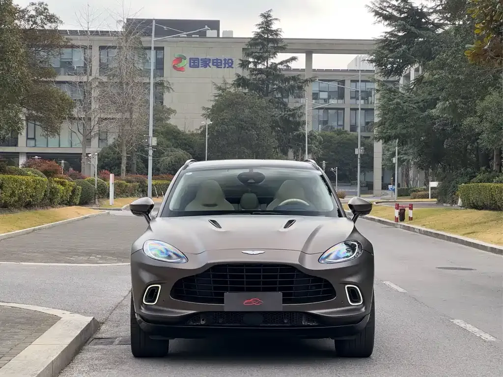 Aston Martin DBX — фото 6