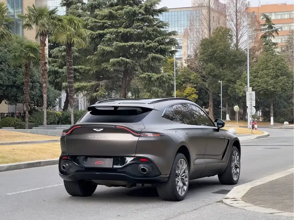 Aston Martin DBX — фото 4