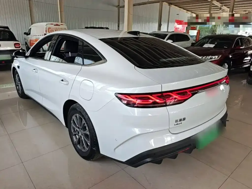 BYD Qin L — фото 8