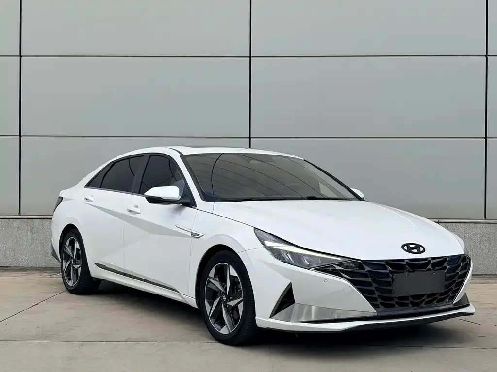 Hyundai Elantra — фото 5