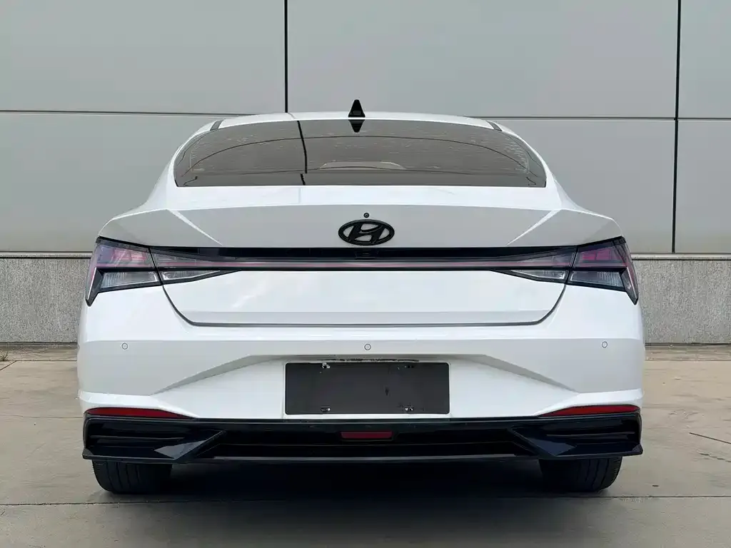 Hyundai Elantra — фото 2