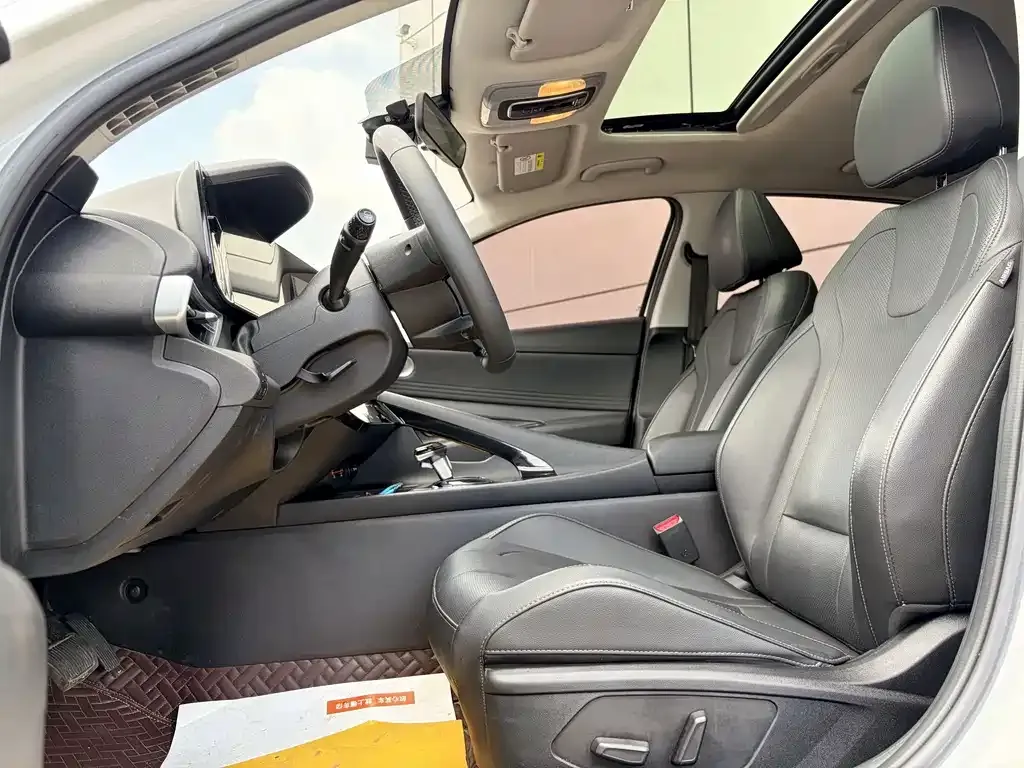 Hyundai Elantra — фото 6