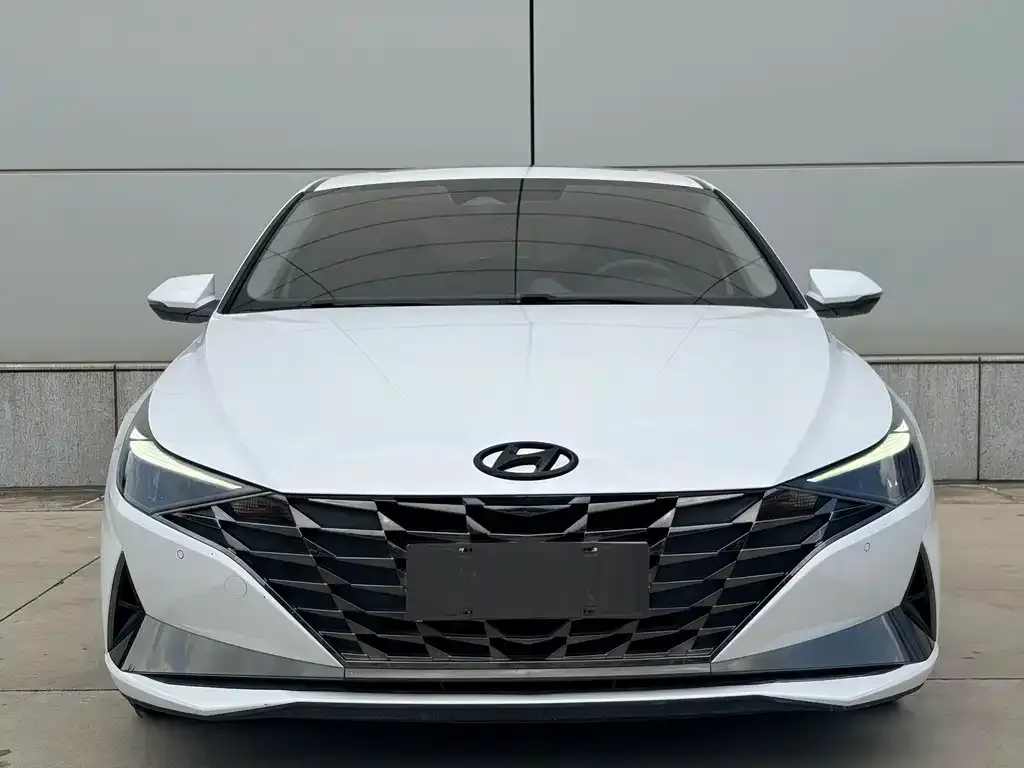 Hyundai Elantra — фото 7