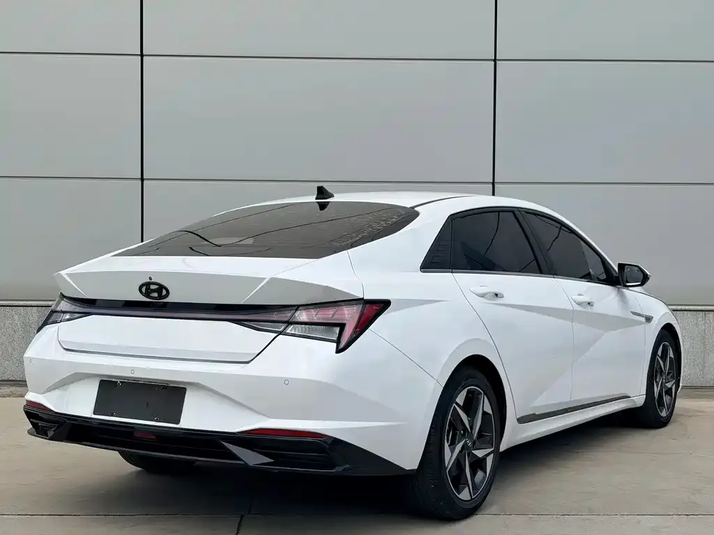 Hyundai Elantra — фото 4