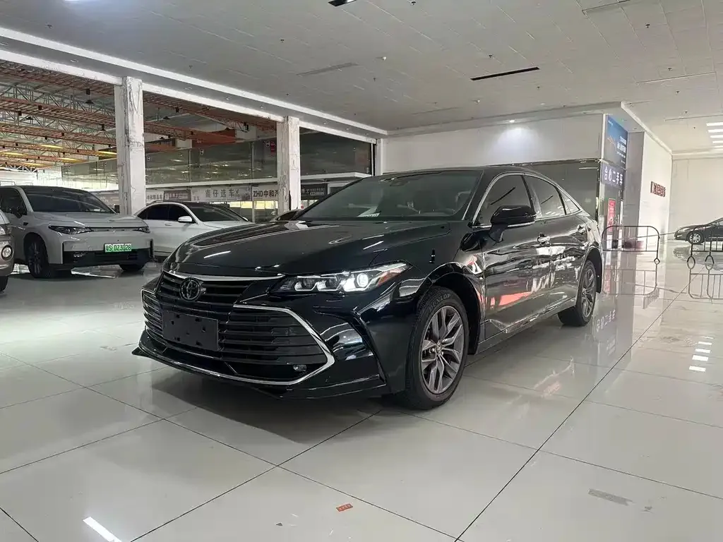 Toyota Avalon — фото 1