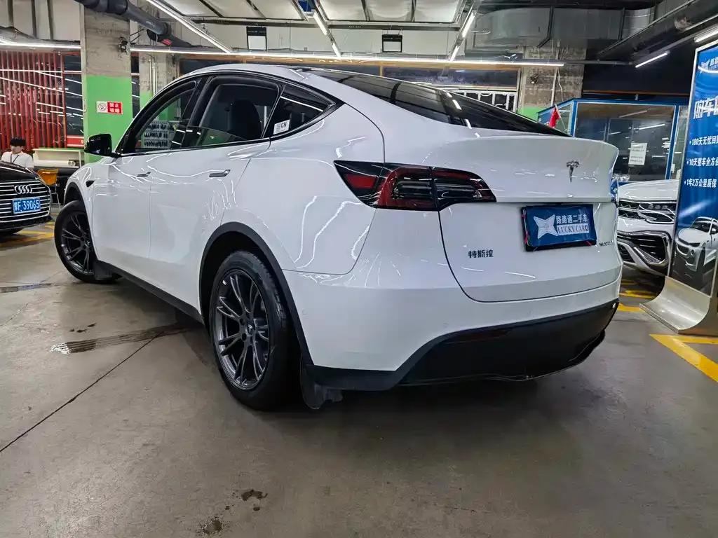Tesla Model Y — фото 7