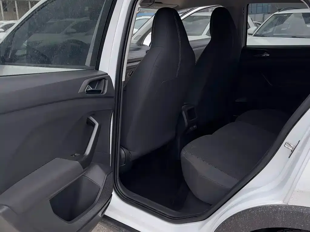 Volkswagen T-Cross — фото 10