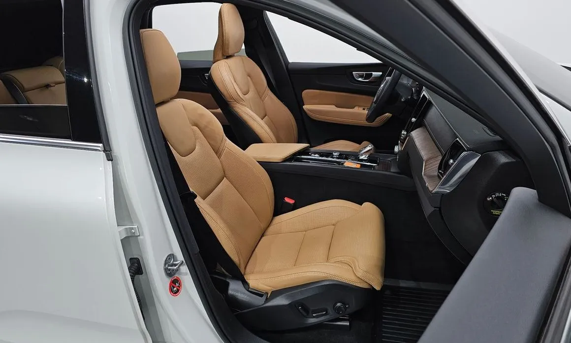 Volvo XC60 — фото 10
