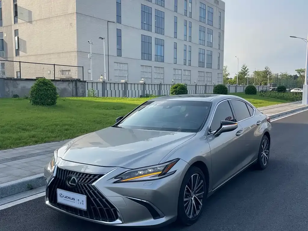 Lexus ES — фото 1
