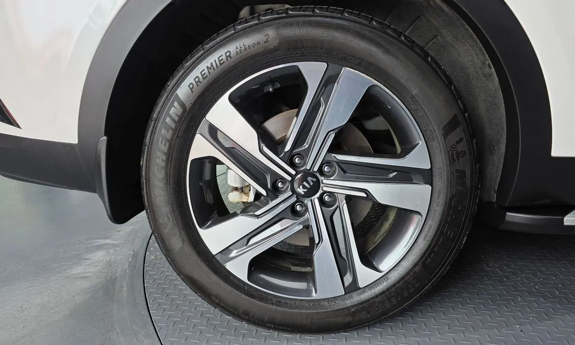 Kia Sorento — фото 8