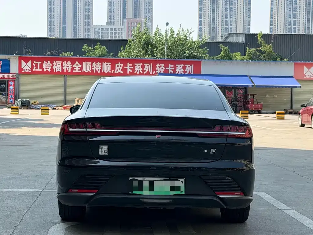 BYD Han — фото 2