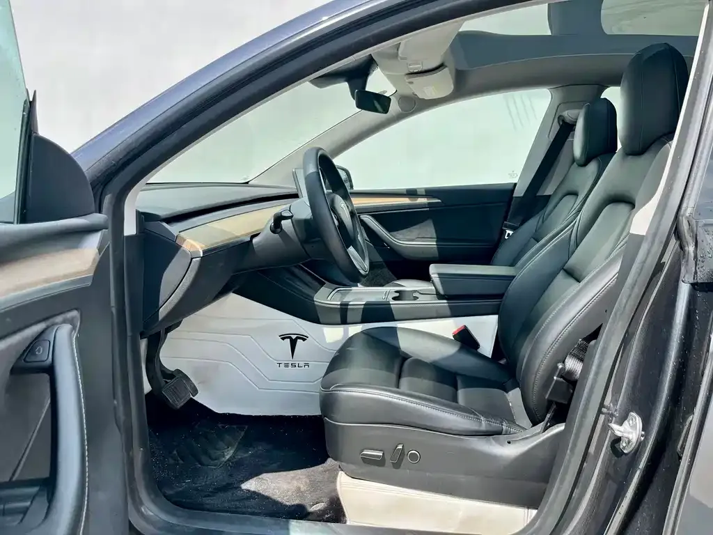 Tesla Model Y — фото 5