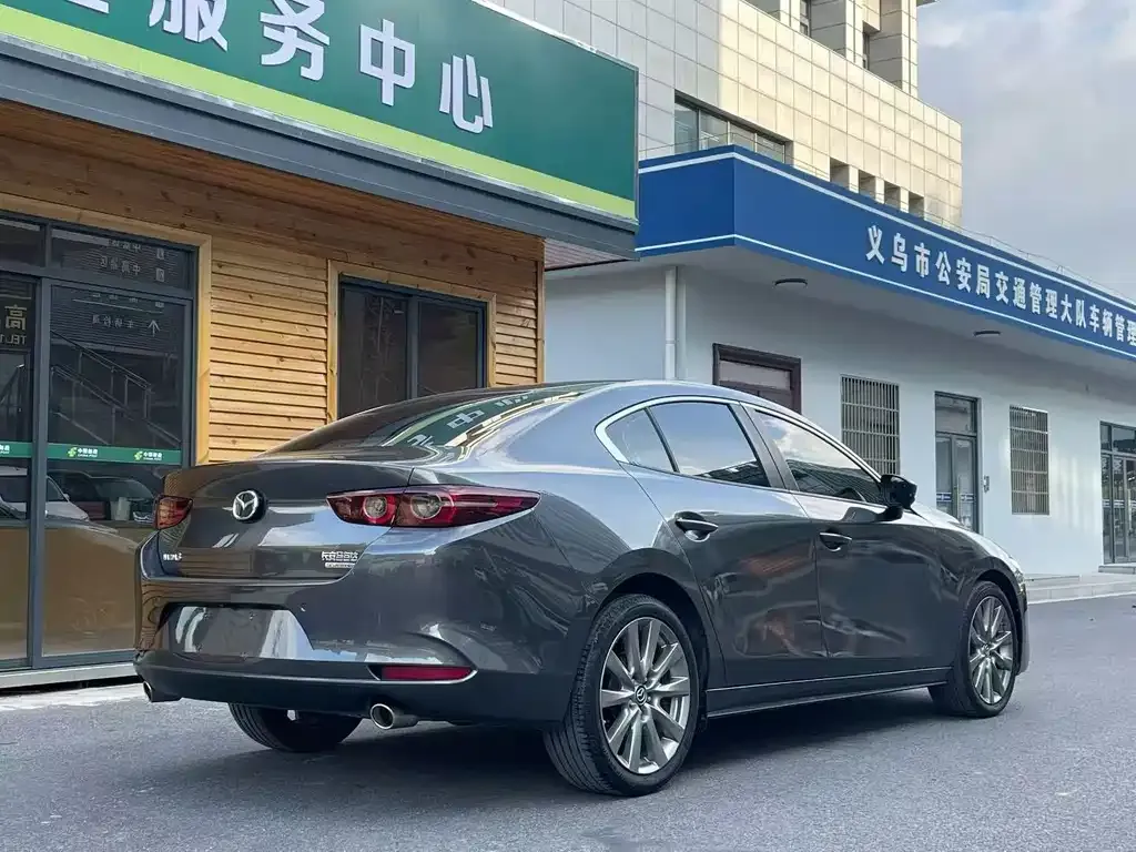 Mazda 3 Axela — фото 3