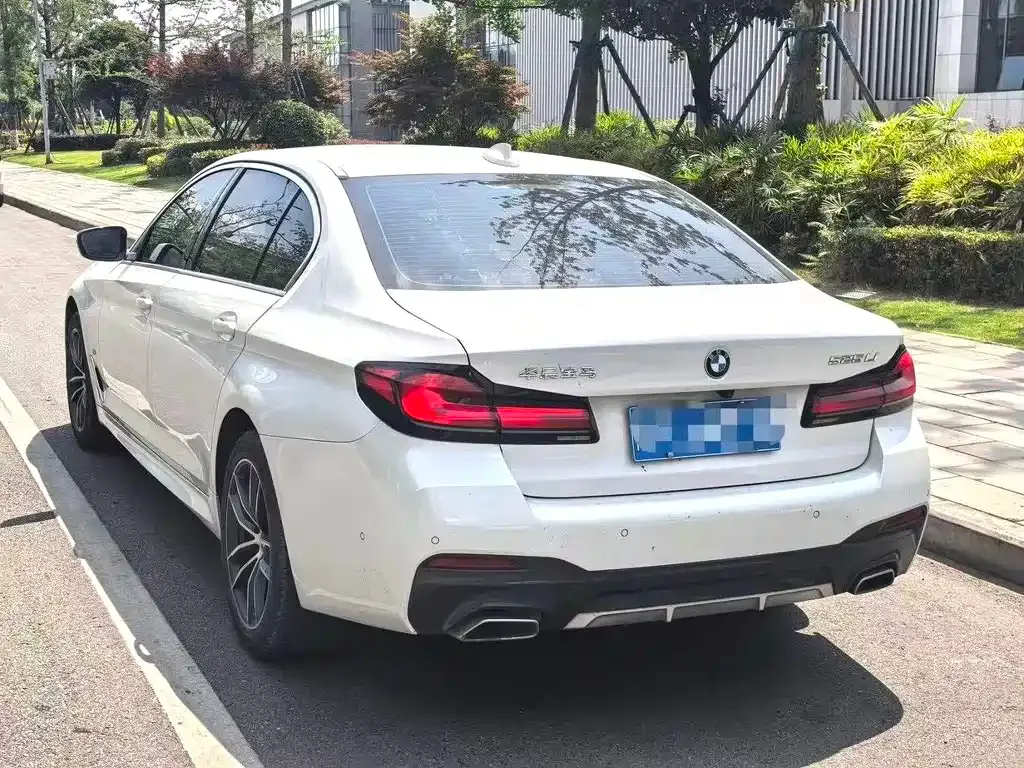 BMW 5 Series — фото 9