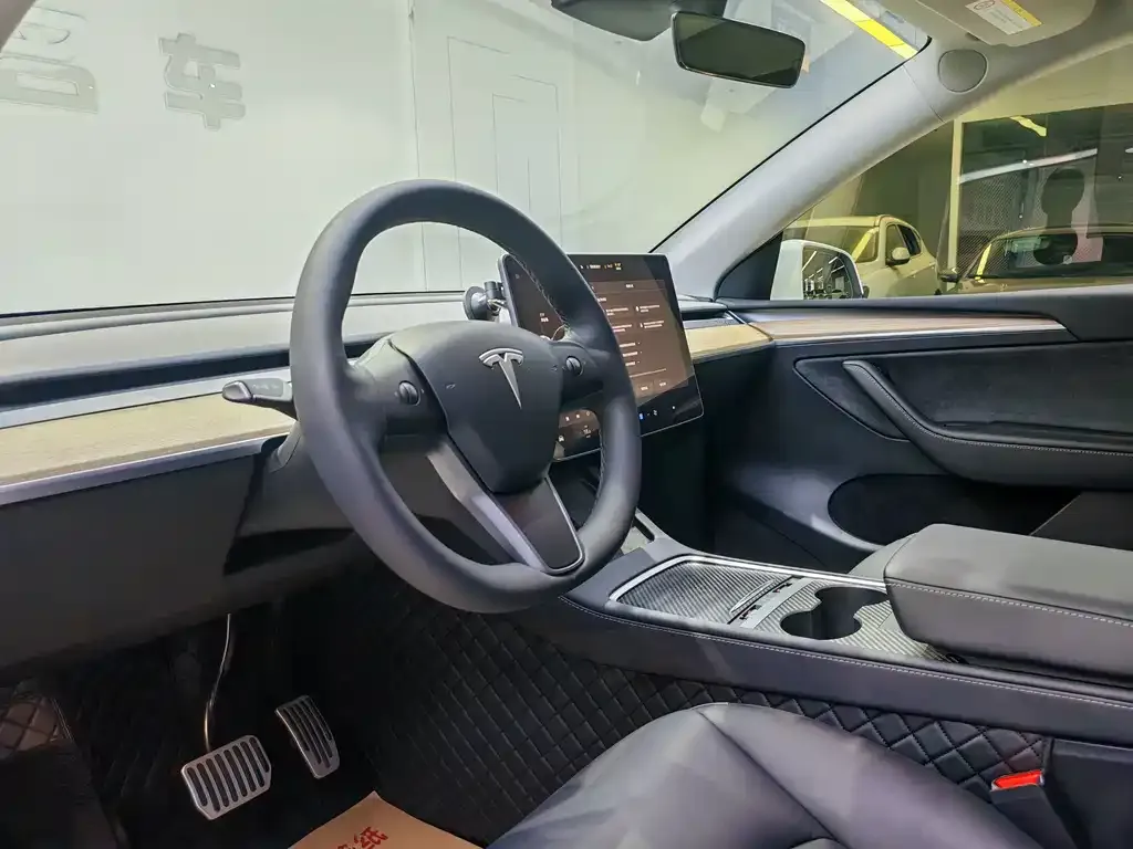 Tesla Model Y — фото 6