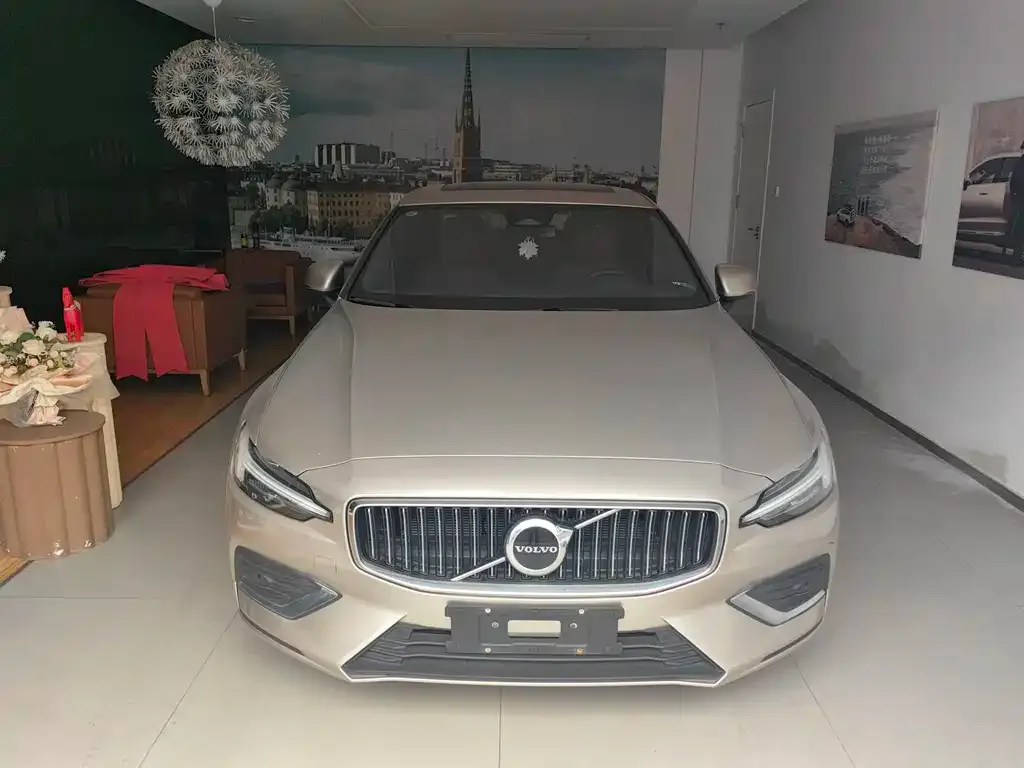 Volvo S60 — фото 4