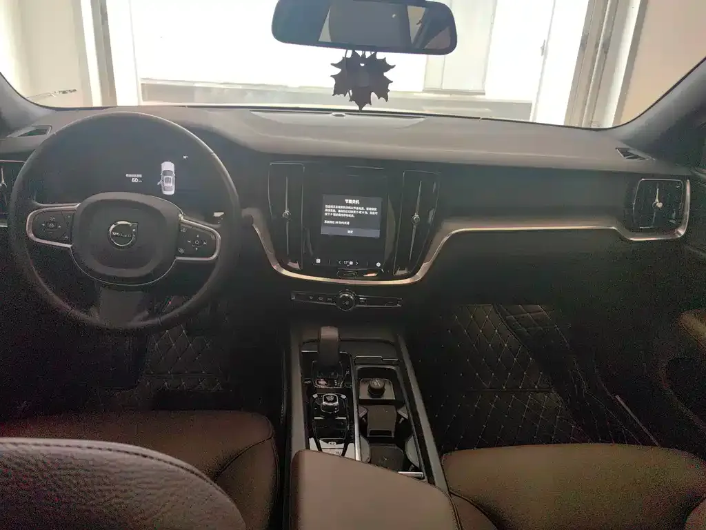 Volvo S60 — фото 10