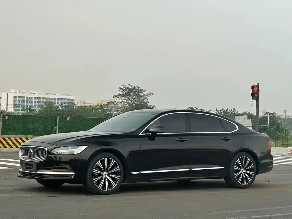 Volvo S90 — фото 1