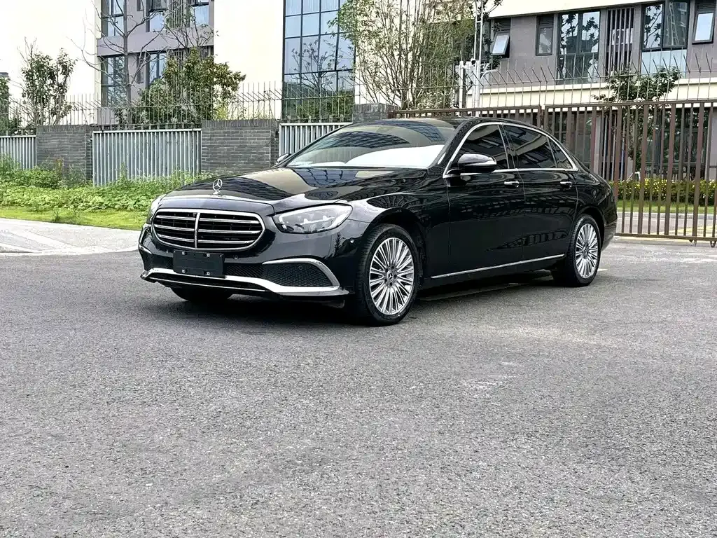 Mercedes-Benz E-Class — фото 1