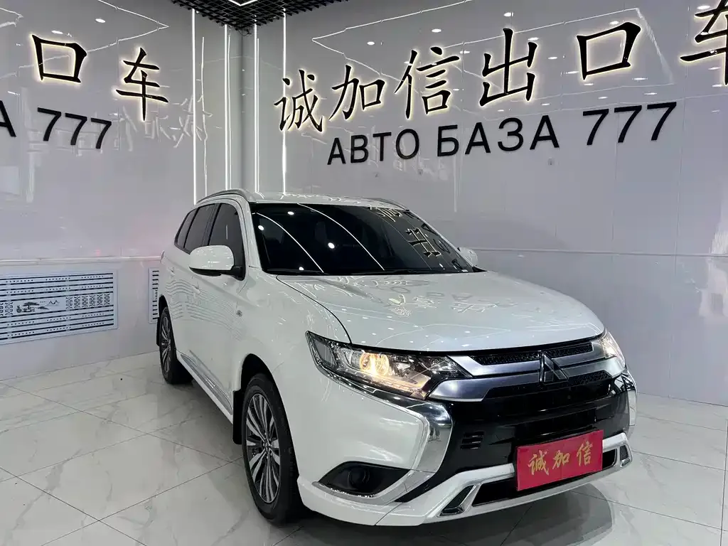 Mitsubishi Outlander — фото 4