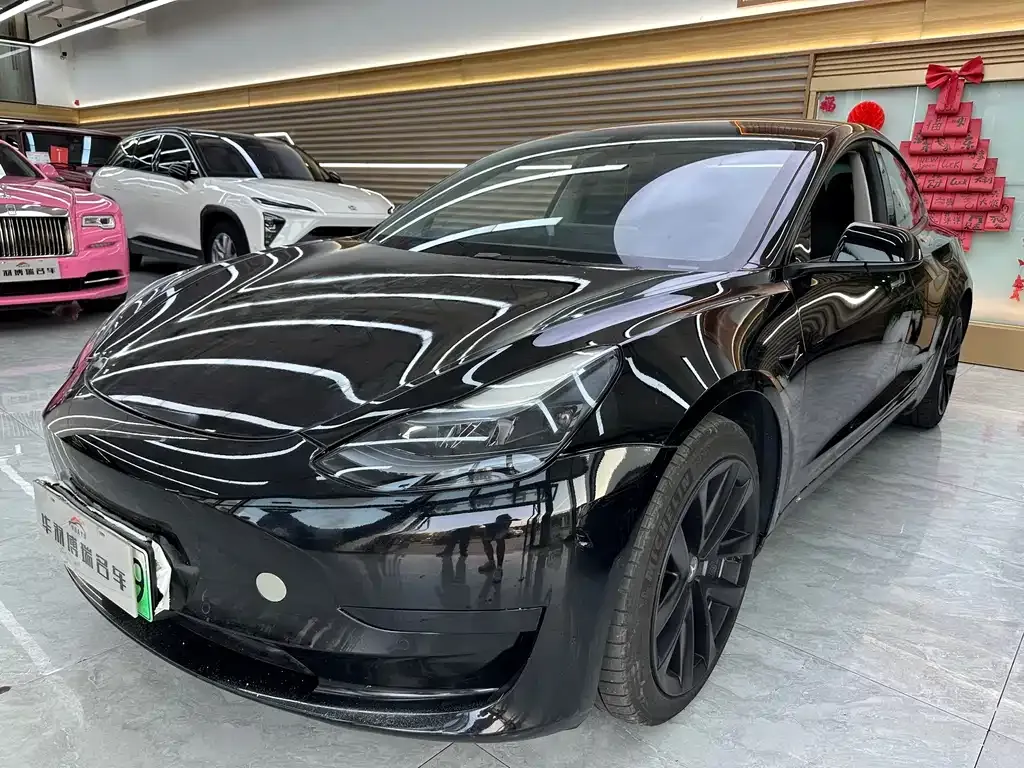 Tesla Model 3 — фото 1