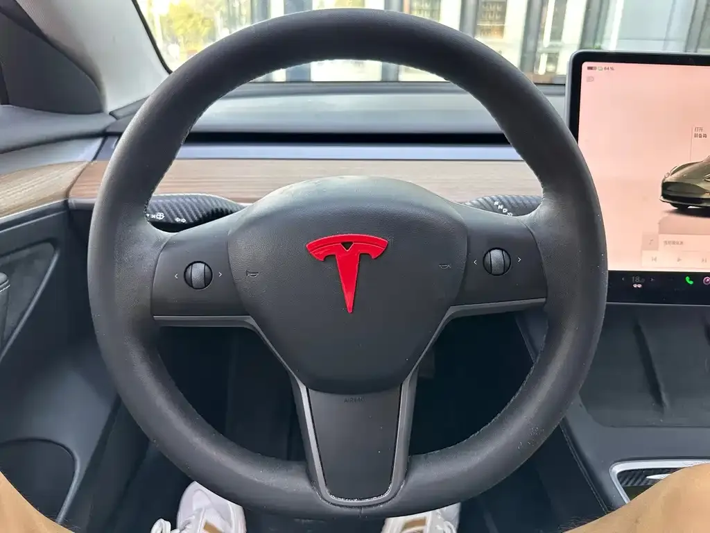 Tesla Model 3 — фото 3