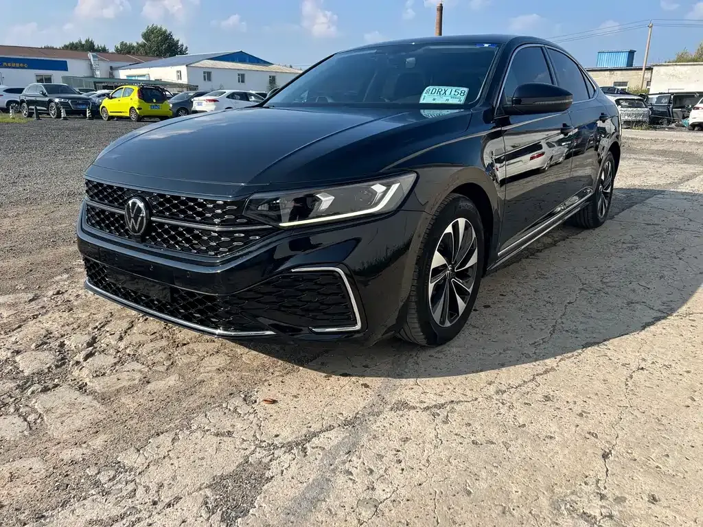 Volkswagen Passat — фото 1