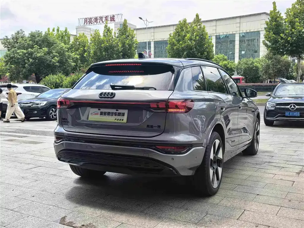 Audi Q6L e-tron — фото 9