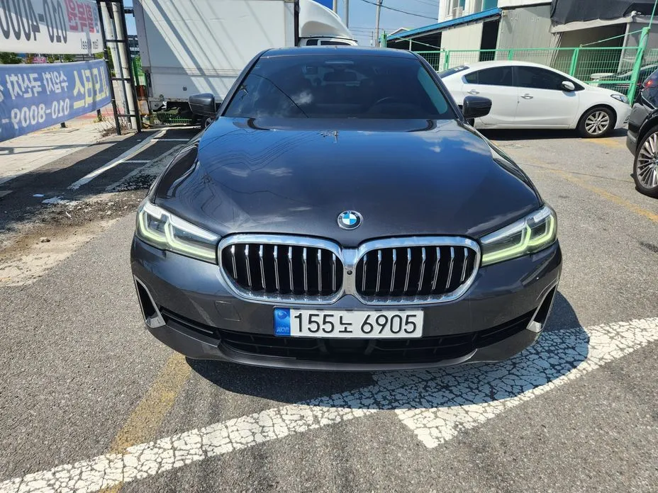 BMW 5-Series — фото 1