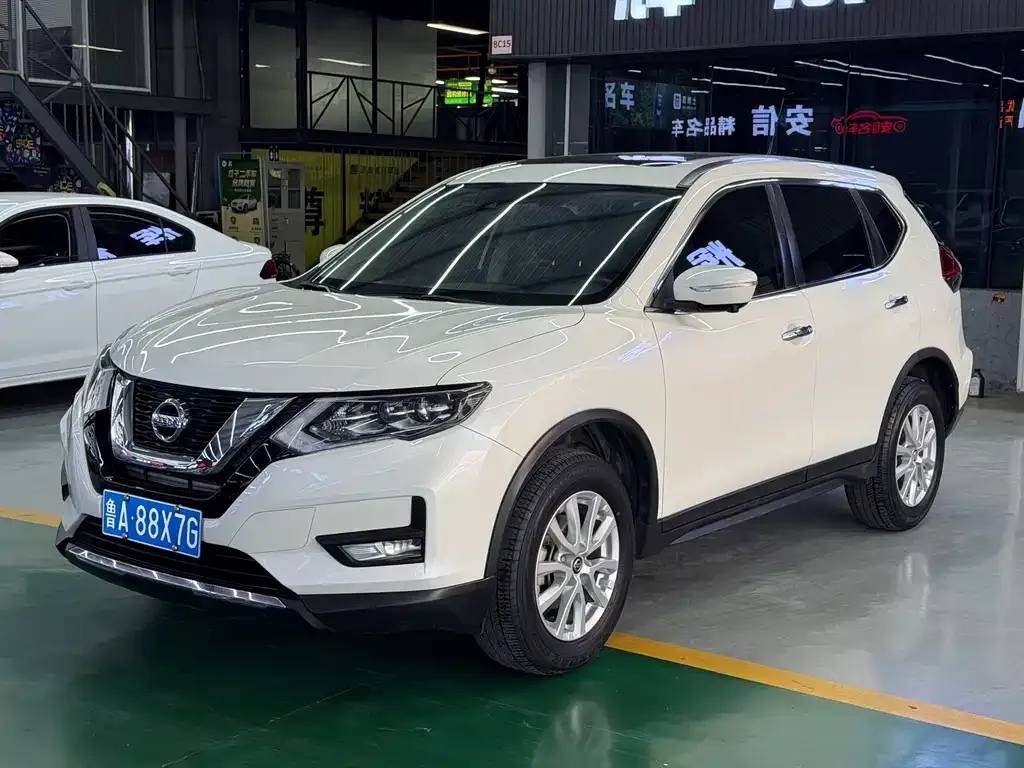 Nissan X-Trail — фото 1