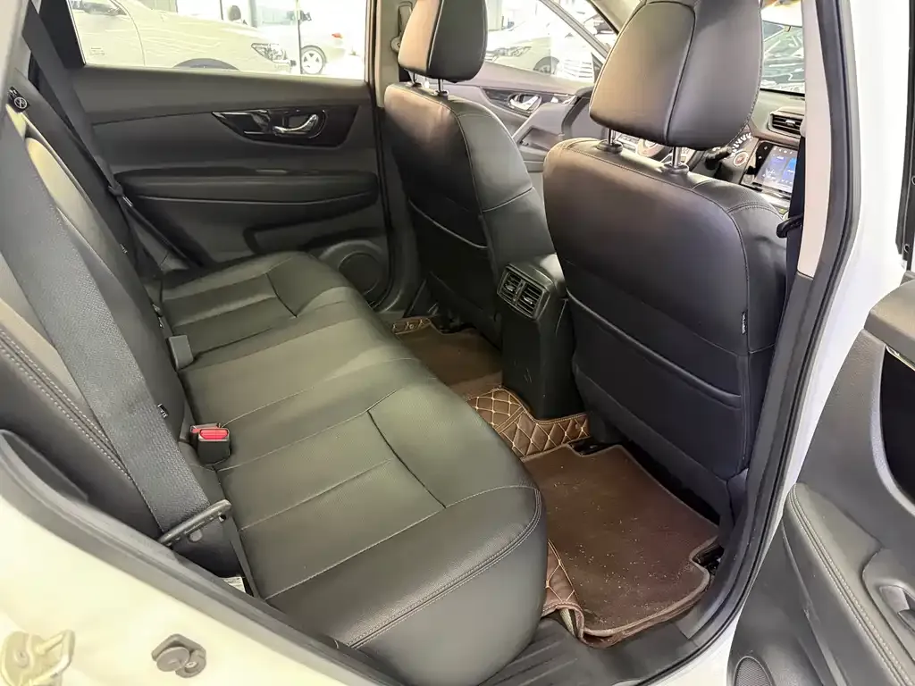 Nissan X-Trail — фото 10