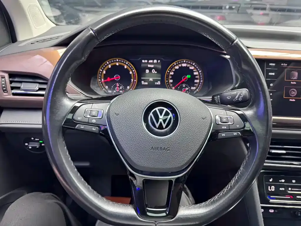 Volkswagen Tharu — фото 4