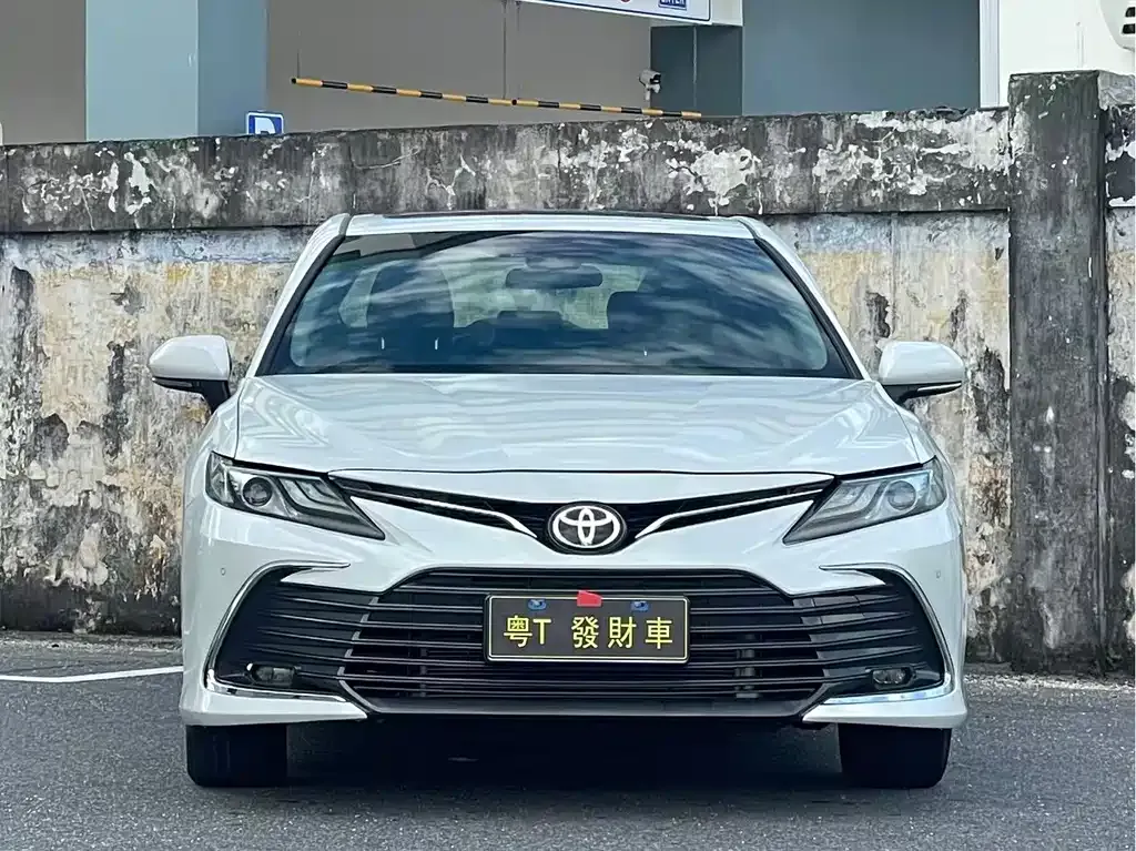 Toyota Camry — фото 7