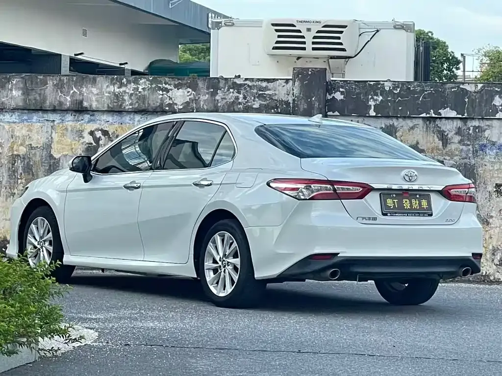 Toyota Camry — фото 5