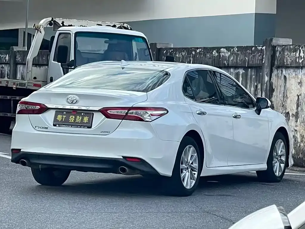 Toyota Camry — фото 4