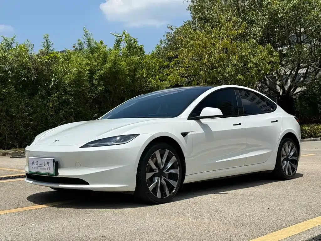 Tesla Model 3 — фото 1