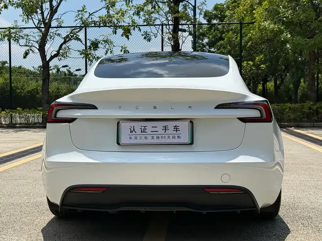 Tesla Model 3 — фото 10