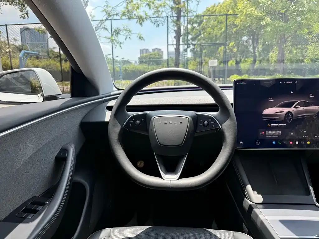 Tesla Model 3 — фото 5