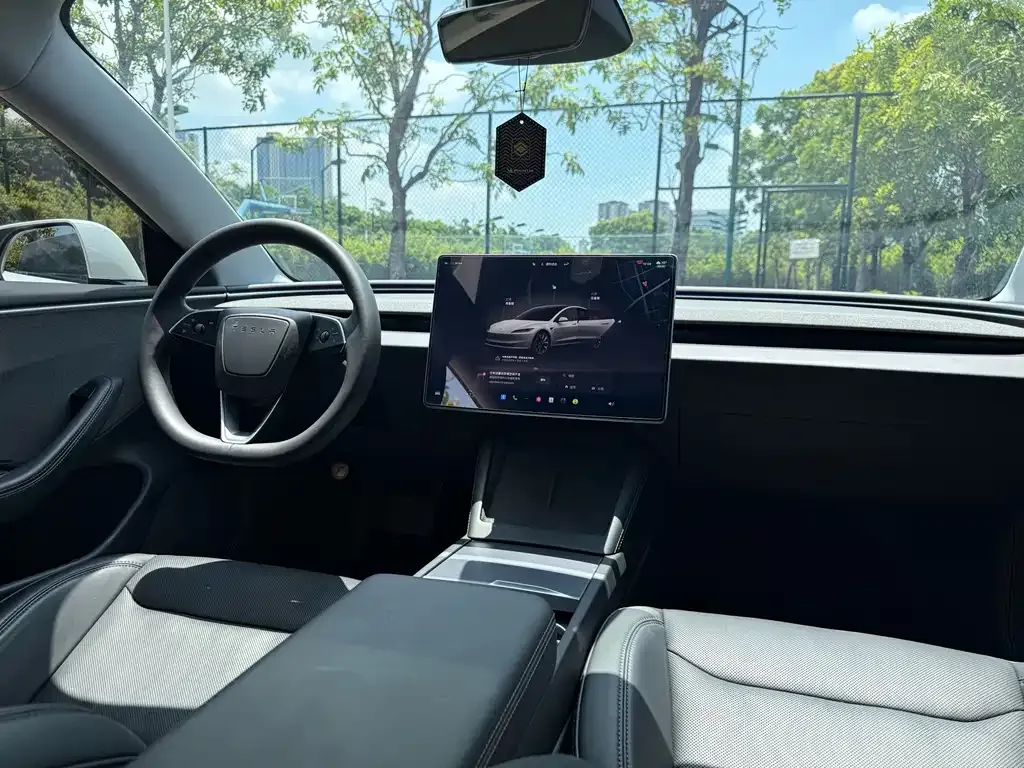 Tesla Model 3 — фото 3