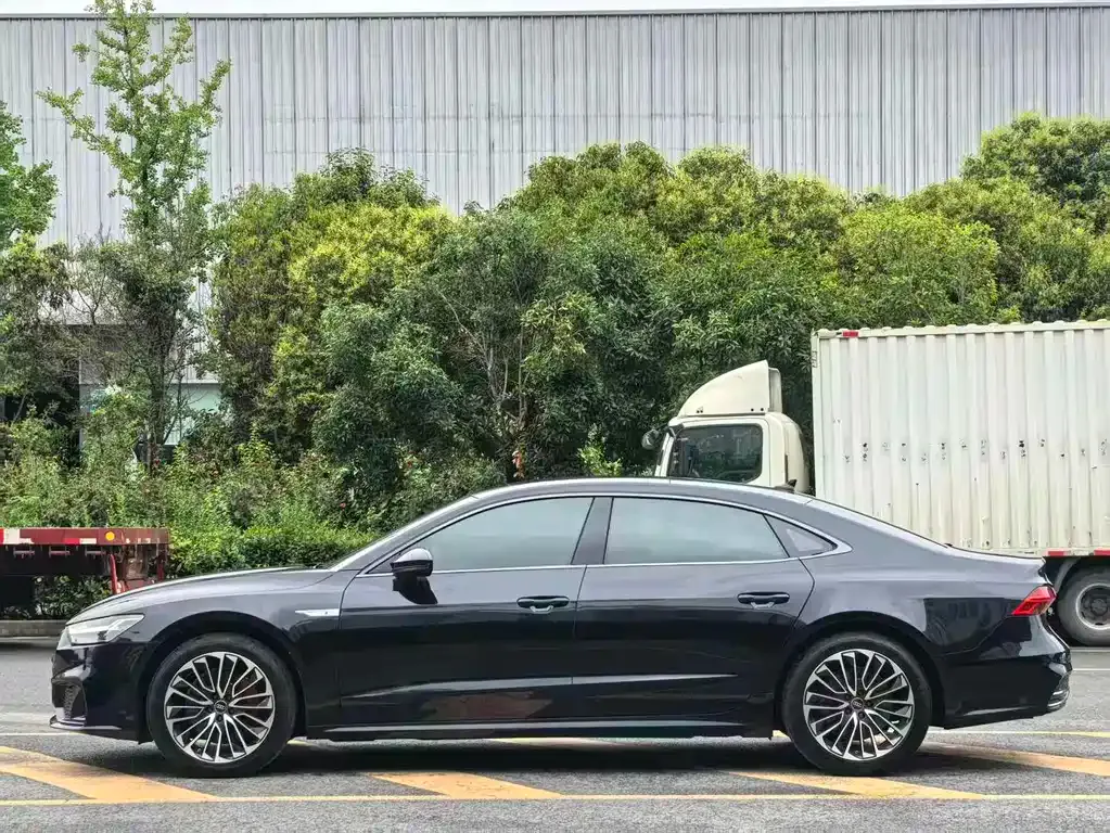 Audi A7L — фото 6