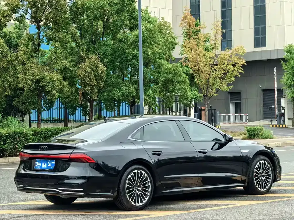 Audi A7L — фото 7