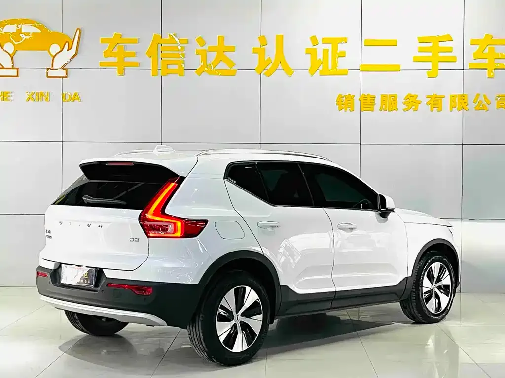 Volvo XC40 — фото 4