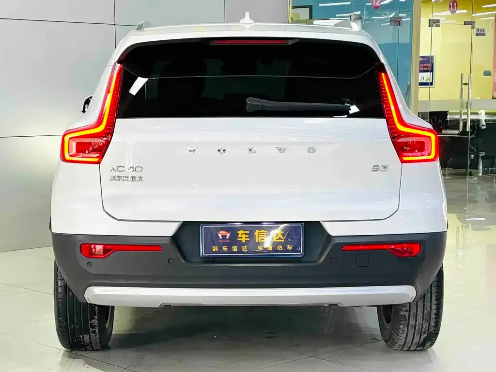 Volvo XC40 — фото 7