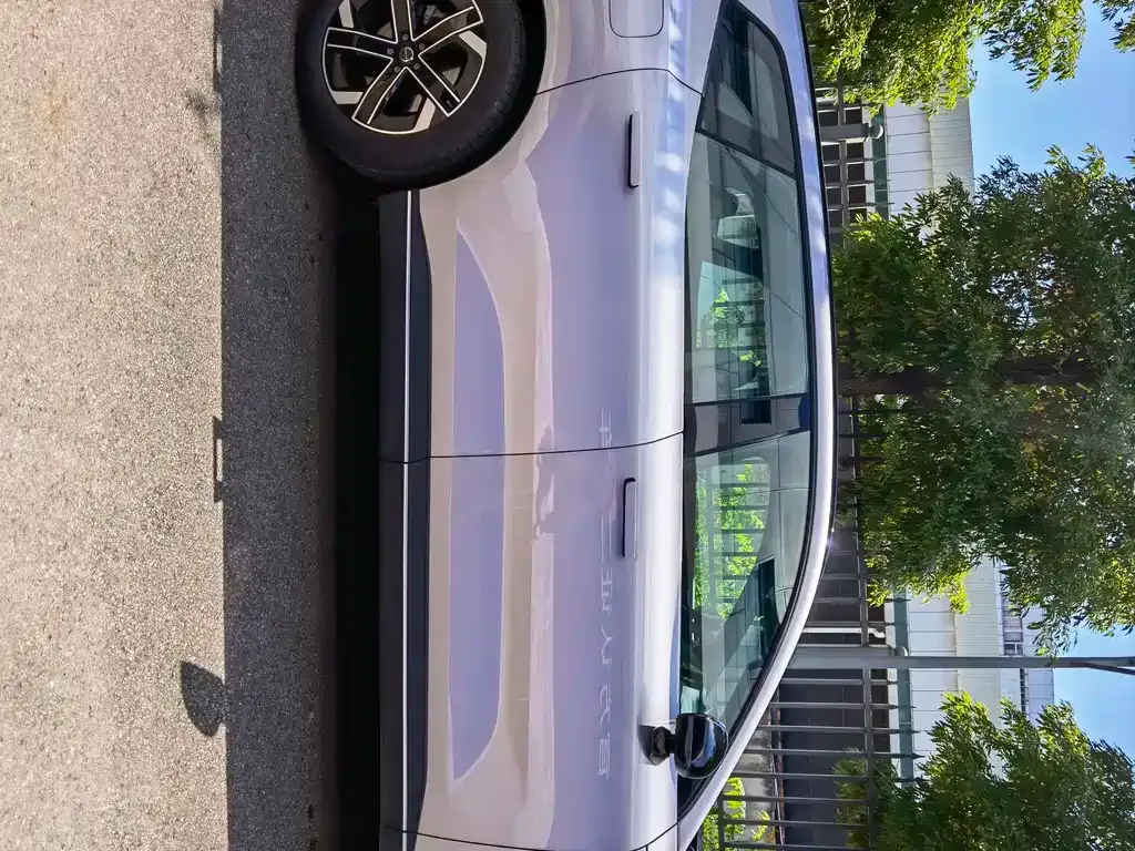 Volvo XC70 Plug-in Hybrid — фото 7